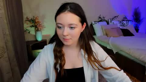 alluringeyess online show from 8, 9, 2025