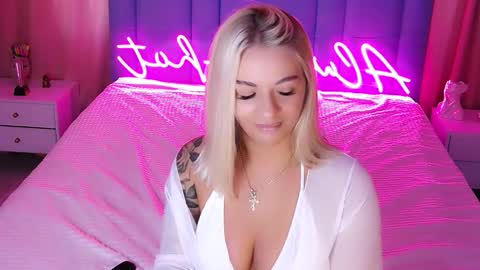 AlwaysHot online show from 16, 9, 2025