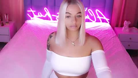 AlwaysHot online show from 5, 10, 2025