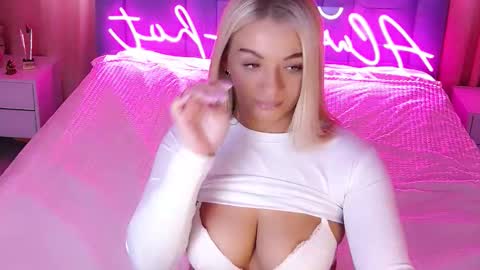 AlwaysHot online show from 8, 10, 2025