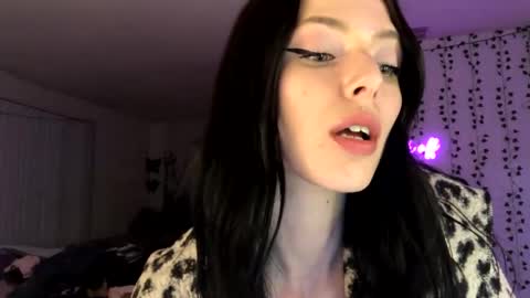 Ally Girl In Her Ally World online show from 28, 1, 2025