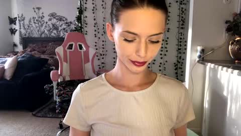 Ally Girl In Her Ally World online show from 22, 2, 2025