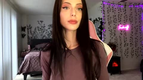 Ally Girl In Her Ally World online show from 5, 3, 2025