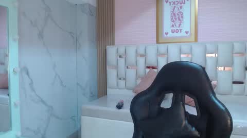 Snapshot of allyssa_bellini_s chatting on 10, 11, 2025 Allysa online show from 10, 11, 2025