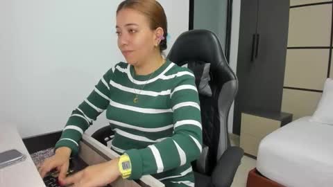 ALMA FENIX  online show from 27, 9, 2025