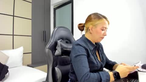 ALMA FENIX  online show from 11, 2, 2026