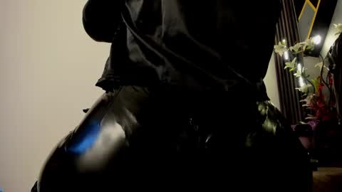 Snapshot of almma_ chatting on 12, 2, 2025 ALMMA online show from 12, 2, 2025