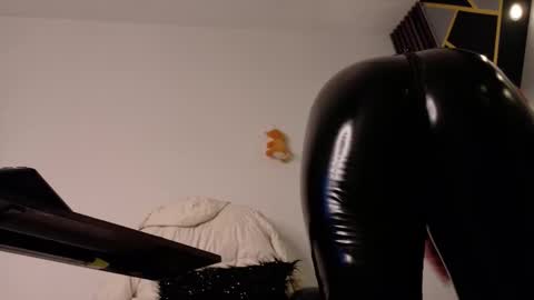 Snapshot of almma_ chatting on 26, 2, 2025 ALMMA online show from 26, 2, 2025