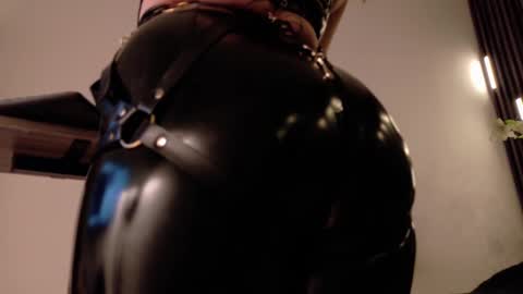 Snapshot of almma_ chatting on 1, 3, 2025 ALMMA online show from 1, 3, 2025