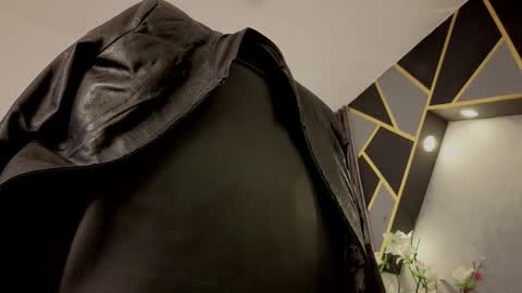 Snapshot of almma_ chatting on 9, 9, 2025 ALMMA online show from 9, 9, 2025