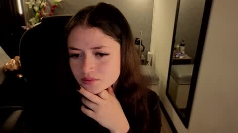 Snapshot of almma_ chatting on 19, 11, 2025 ALMMA online show from 19, 11, 2025