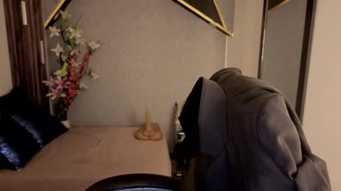 Snapshot of almma_ chatting on 2, 12, 2025 ALMMA online show from 2, 12, 2025