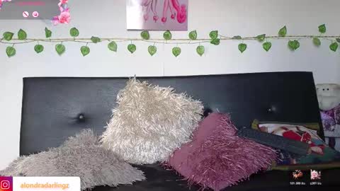 Snapshot of alondra_darling chatting on 13, 12, 2025 Alondra Darling online show from 13, 12, 2025