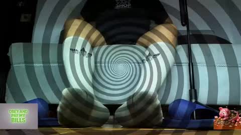 Snapshot of alphacashmaster8 chatting on 30, 4, 2026 MASTER FINDOM DRAIN... online show from 30, 4, 2026
