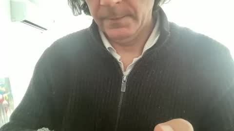 Snapshot of alphandre chatting on 25, 1, 2025 AlphAndre online show from 25, 1, 2025