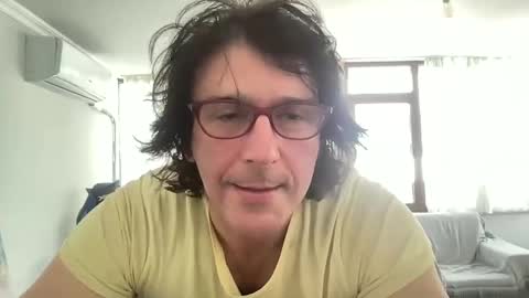 Snapshot of alphandre chatting on 4, 2, 2025 AlphAndre online show from 4, 2, 2025