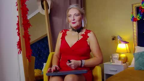 Snapshot of alura_jenson_ chatting on 6, 11, 2025 Alura Jenson online show from 6, 11, 2025