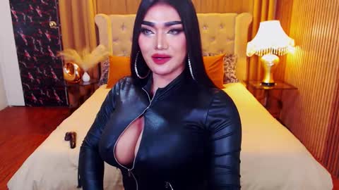 Snapshot of alurajhenson chatting on 11, 11, 2025 Alura Jhenson online show from 11, 11, 2025