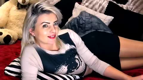 Snapshot of alyblonde chatting on 6, 12, 2024 aly online show from 6, 12, 2024