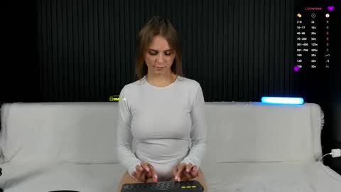 Snapshot of alyona_24 chatting on 19, 11, 2025 Alena online show from 19, 11, 2025