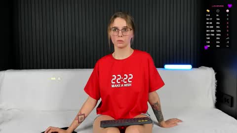 Snapshot of alyona_24 chatting on 23, 11, 2025 Alena online show from 23, 11, 2025