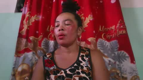 Snapshot of alypierette chatting on 28, 11, 2025 alypierette online show from 28, 11, 2025