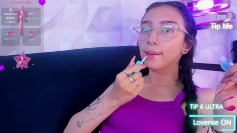 Snapshot of alys_molly chatting on 18, 12, 2024 sopie online show from 18, 12, 2024