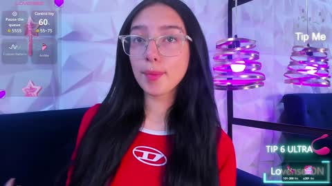 Snapshot of alys_molly chatting on 20, 12, 2024 sopie online show from 20, 12, 2024