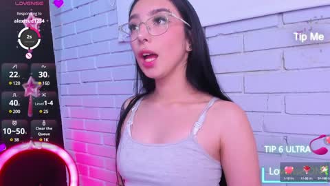 Snapshot of alys_molly chatting on 24, 12, 2024 sopie online show from 24, 12, 2024