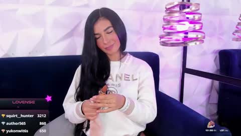 Snapshot of alys_molly chatting on 8, 2, 2025 sopie online show from 8, 2, 2025