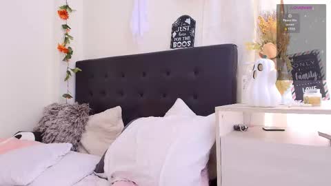 Isabella online show from 23, 10, 2025