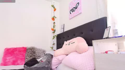 Isabella online show from 11, 11, 2025