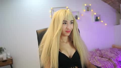 Amai  Liu online show from 19, 10, 2025