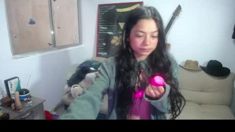 Snapshot of amaia_t chatting on 11, 5, 2026 Amaia online show from 11, 5, 2026