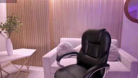 Amalia cruss online show from 20, 9, 2025