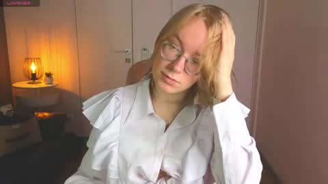 Snapshot of amanda_butlerr chatting on 3, 6, 2026 Hi im Amanda online show from 3, 6, 2026