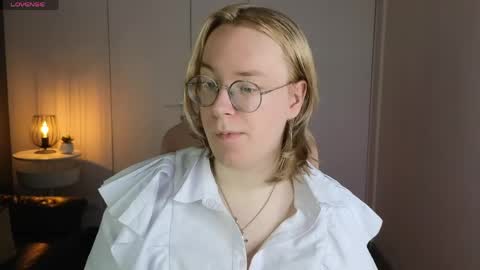 Snapshot of amanda_butlerr chatting on 5, 6, 2026 Hi im Amanda online show from 5, 6, 2026