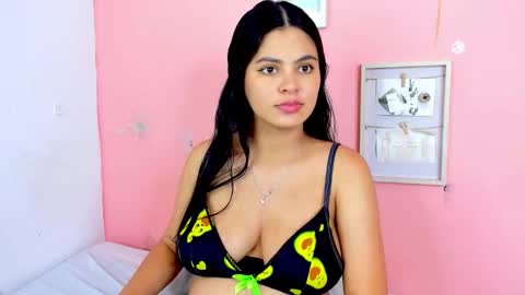 Snapshot of amanda_lorense chatting on 22, 11, 2025 Thalia online show from 22, 11, 2025