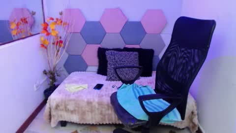 Snapshot of amandapeet chatting on 13, 11, 2025 amandapeet online show from 13, 11, 2025