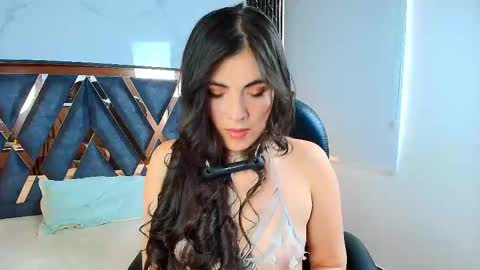 Amara Vega  online show from 7, 10, 2025
