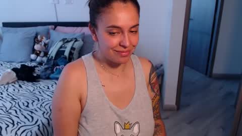 Snapshot of amarat_jolie chatting on 18, 1, 2025 Mila online show from 18, 1, 2025