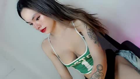 Annika 25yrs old online show from 19, 2, 2025