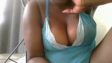 Snapshot of ambar_jasiri chatting on 4, 2, 2025 Mia online show from 4, 2, 2025