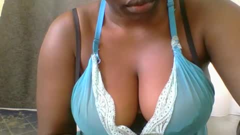 Mia online show from 6, 11, 2025