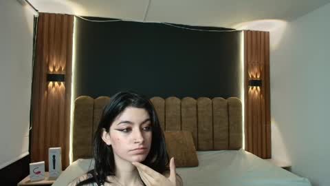 AMBAR LEE online show from 5, 4, 2026