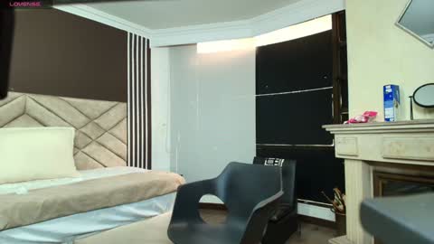 Ambar Ross online show from 6, 1, 2025