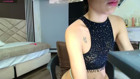 Ambar Ross online show from 11, 1, 2025