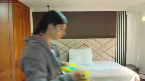 Ambar Ross online show from 15, 1, 2025