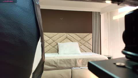 Ambar Ross online show from 18, 1, 2025