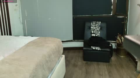 Ambar Ross online show from 3, 2, 2025